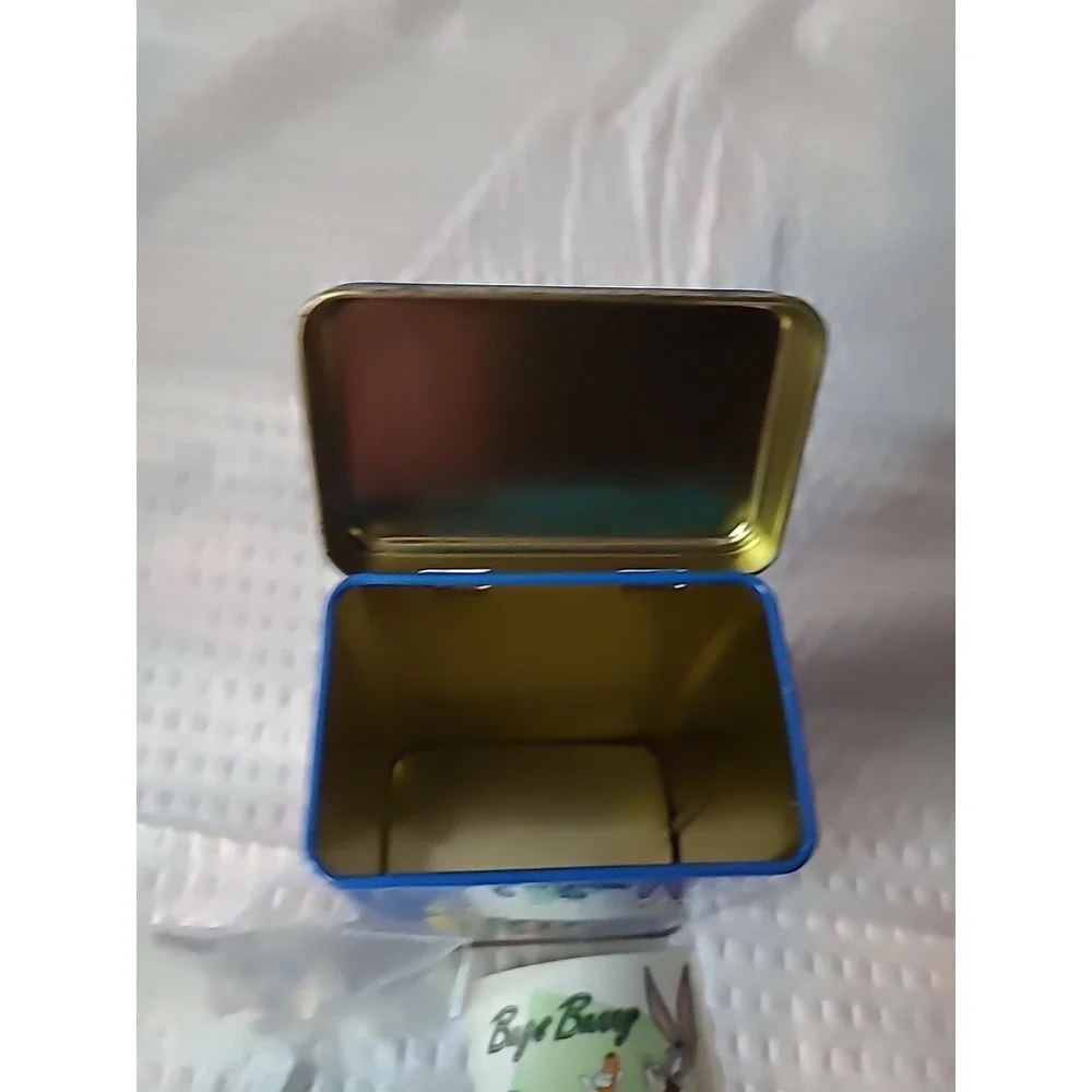 Vintage 1997 Russell Stover Candies Looney Tunes Surprise Tin With Bugs Bunny
